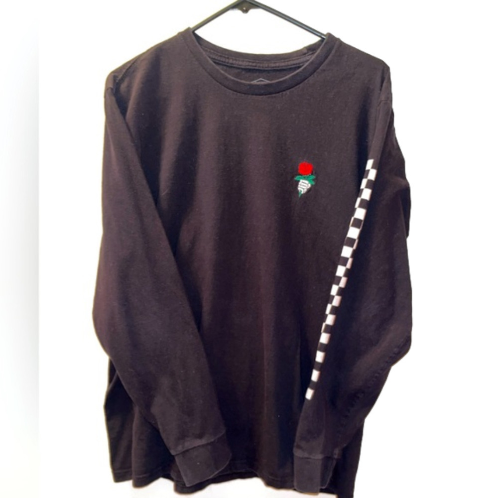 𝅺MEN’S Long sleeve Tee. Size L